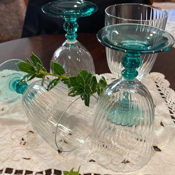 Vintage turquoise, green goblet stem with clear clear swirl goblet . - Picture 5 of 8
